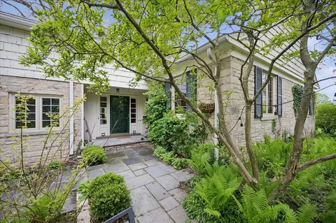 1372 Sunview Ln, Winnetka, IL 60093