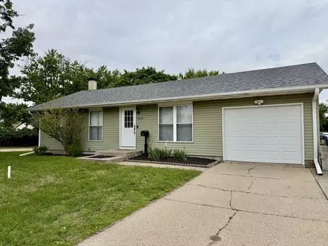 1612 Middle Rd, Camanche, IA 52730