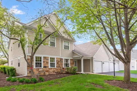 2845 Meadow Ln #V1, Schaumburg, IL 60193