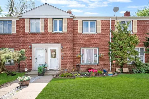 7511 N Bell Ave #B, Chicago, IL 60645