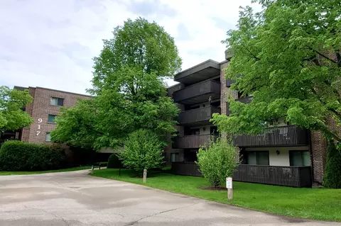 917 Vose Dr #411, Gurnee, IL 60031