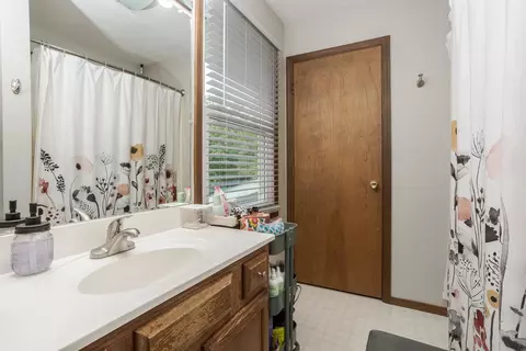 Bath - 23 Palm Ct, Bloomington, IL 61701 photo 1 of 2