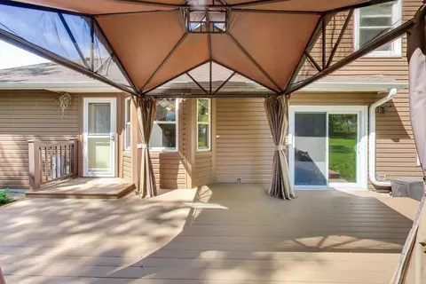 Exterior - 4122 Crimson Dr, Hoffman Estates, IL 60192 photo 4 of 7