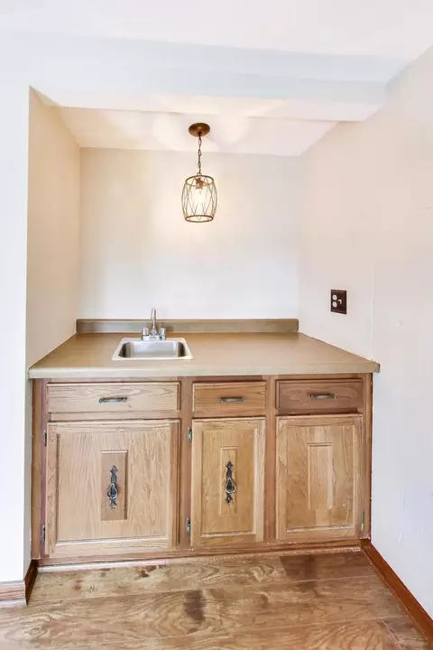 Kitchen - 4122 Crimson Dr, Hoffman Estates, IL 60192 photo 3 of 3