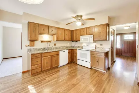 Kitchen - 4122 Crimson Dr, Hoffman Estates, IL 60192 photo 2 of 3