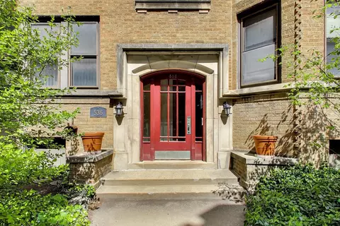 Exterior - 536 W Cornelia Ave #3N, Chicago, IL 60657 photo 2 of 3