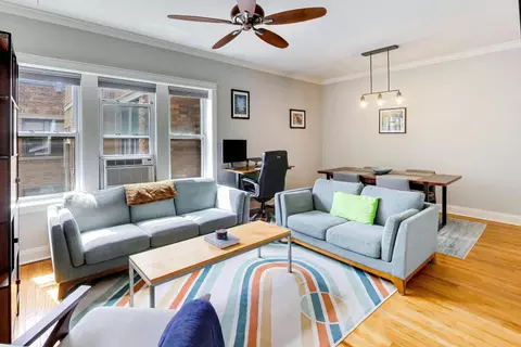 Living - 536 W Cornelia Ave #3N, Chicago, IL 60657 photo 1 of 3