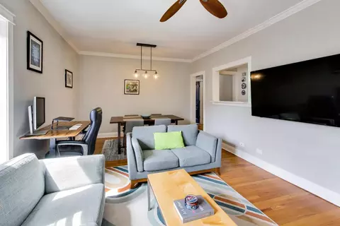 Living - 536 W Cornelia Ave #3N, Chicago, IL 60657 photo 2 of 3