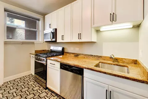 Kitchen - 536 W Cornelia Ave #3N, Chicago, IL 60657 photo 1 of 3