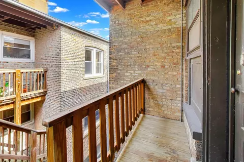 Exterior - 536 W Cornelia Ave #3N, Chicago, IL 60657 photo 3 of 3