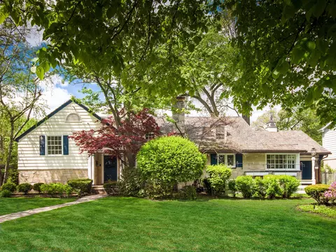 9002 Kedvale Ave, Skokie, IL 60076