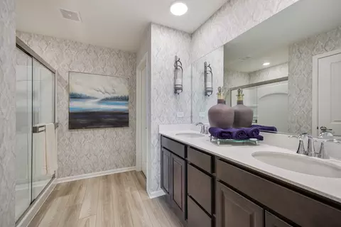 Bath - 84 Hedgerow Dr, Elgin, IL 60124 photo 2 of 3