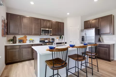 Kitchen - 84 Hedgerow Dr, Elgin, IL 60124 photo 1 of 2