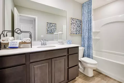 Bath - 84 Hedgerow Dr, Elgin, IL 60124 photo 3 of 3