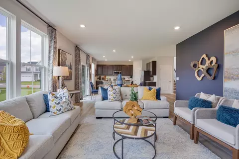 Living - 84 Hedgerow Dr, Elgin, IL 60124 photo 2 of 3