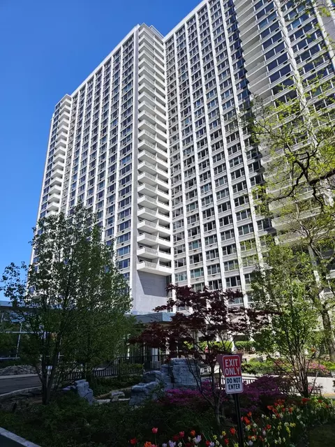 4250 N Marine Dr #511, Chicago, IL 60613