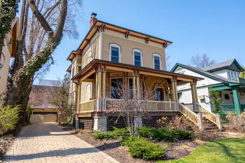511 N Grove Ave, Oak Park, IL 60302