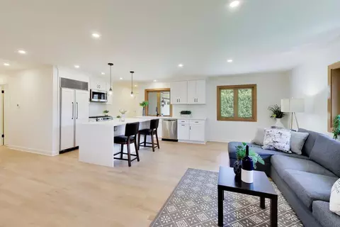 656 Jon Ln, Des Plaines, IL 60016