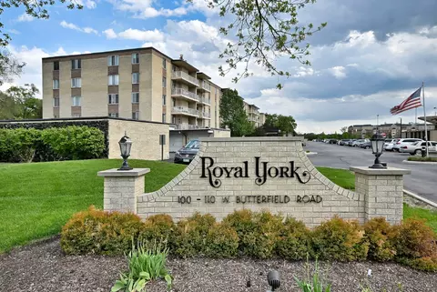 110 W Butterfield Rd #302S, Elmhurst, IL 60126