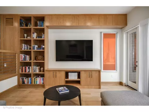 1307 N Sutton Pl, Chicago, IL 60610 photo 5