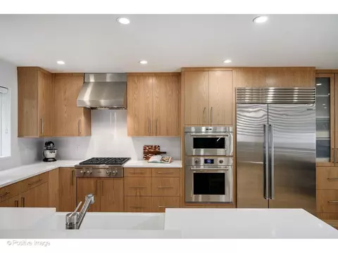 1307 N Sutton Pl, Chicago, IL 60610 photo 14