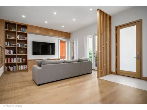 1307 N Sutton Pl, Chicago, IL 60610 photo 4
