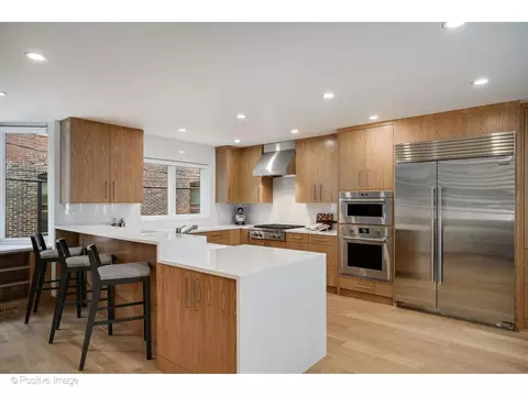 1307 N Sutton Pl, Chicago, IL 60610 photo 13