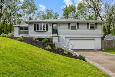 2234 Oakwood Ct, East Moline, IL 61244