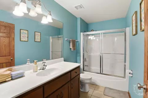 Bath - 4974 W Cardinal Ct, Monee, IL 60449 photo 4 of 4