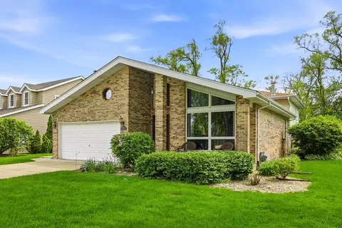 9621 W 56th St, Countryside, IL 60525
