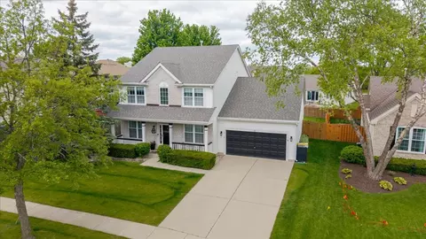4 Forest Cove Ct, Streamwood, IL 60107