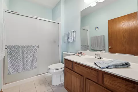 Bath - 21312 W Douglas Ln, Plainfield, IL 60544 photo 2 of 4