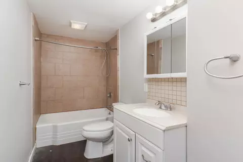 Bath - 104 S Gridley St, Bloomington, IL 61701 photo 1 of 1