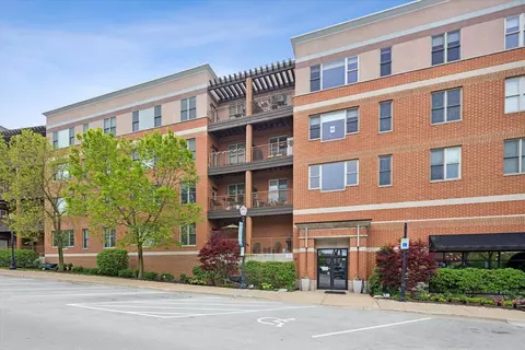 935 Burlington Ave #110, Downers Grove, IL 60515