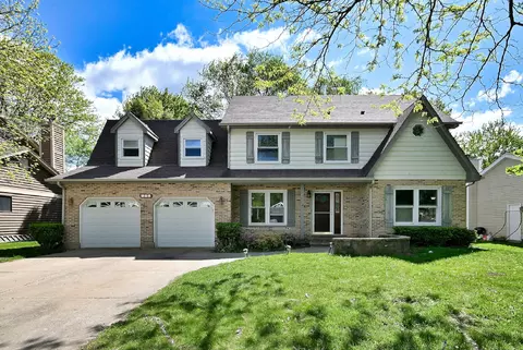 435 Cross Arm Dr, Grayslake, IL 60030