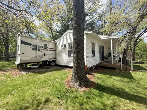 2-203 Woodhaven Lks, Sublette, IL 61367