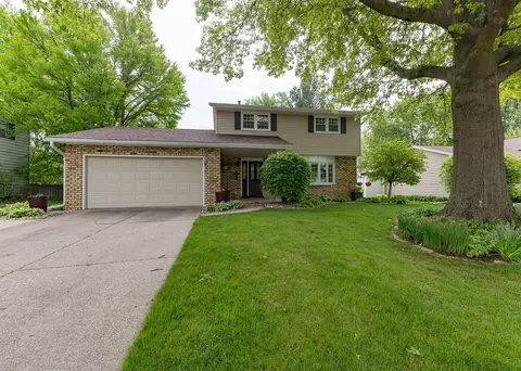 3805 Kenwood Ave, Davenport, IA 52807