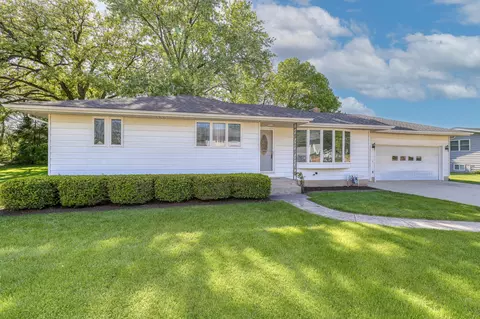 402 N First St, Elburn, IL 60119