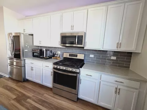 Kitchen - 2707 Lily Ln, Rolling Meadows, IL 60008 photo 3 of 3