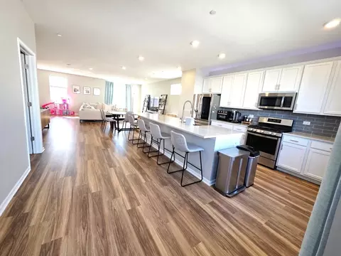 Kitchen - 2707 Lily Ln, Rolling Meadows, IL 60008 photo 1 of 3