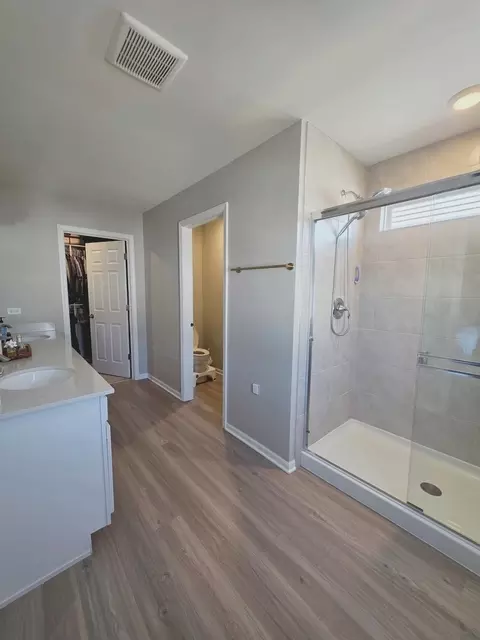 Bath - 2707 Lily Ln, Rolling Meadows, IL 60008 photo 2 of 3