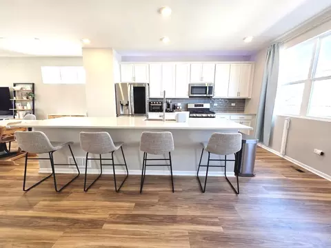 Kitchen - 2707 Lily Ln, Rolling Meadows, IL 60008 photo 2 of 3