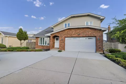1441 W Autumn Trl, Addison, IL 60101