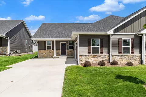 3082 Charissas Pl, Bettendorf, IA 52722
