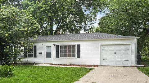 1107 N Highlands Dr, Urbana, IL 61801