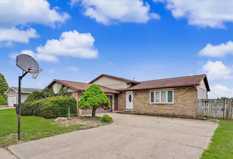 2229 Jeffery Dr, Saint Joseph, IL 61873