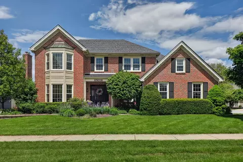 27 W228 Heather Ln, Winfield, IL 60190