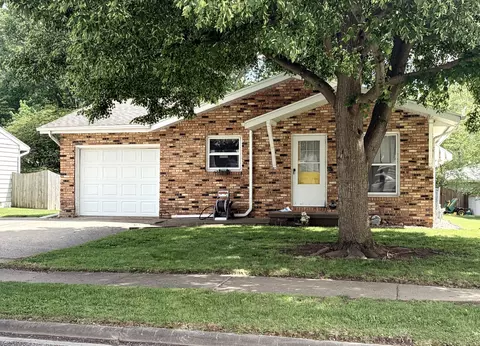 6 Blair Ct, Clinton, IL 61727