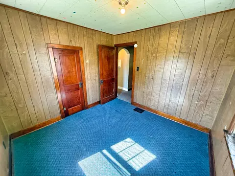 Bedroom - 426 S Locust St, Flora, IL 62839 photo 11 of 12