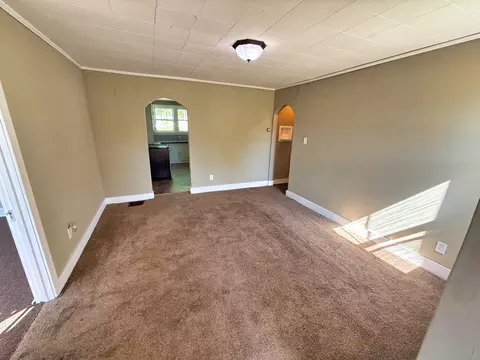 Living - 426 S Locust St, Flora, IL 62839 photo 2 of 3